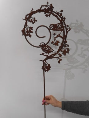 Vogel rost m. Beeren zum Stecken H 180cm