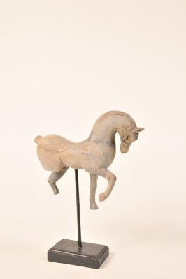 Pferd auf Sockel Mangoholz H 42 cm