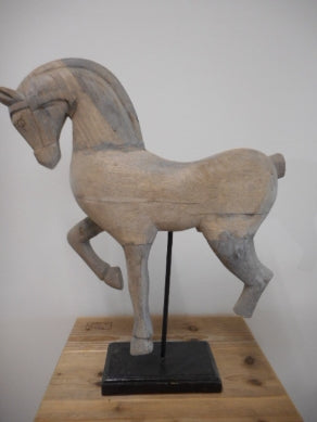 Pferd auf Sockel Mangoholz H 55 cm